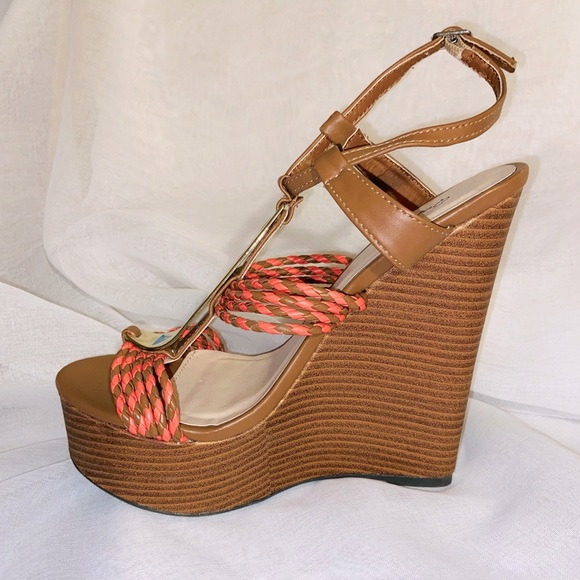 Qupid Florence Melon and Brown Chevron Wedge Sandals- 7.5 - Picture 4 of 6